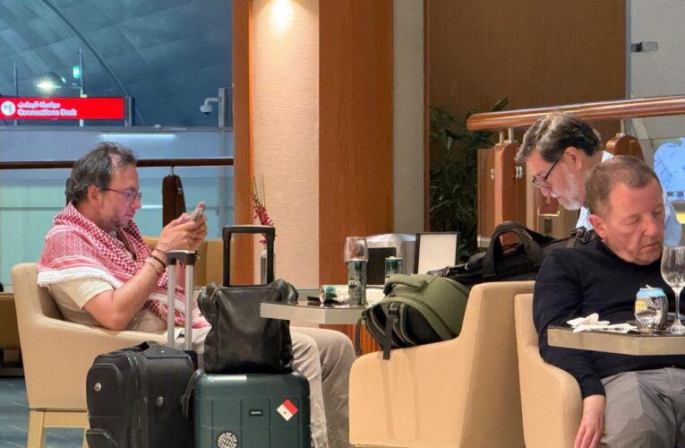 Noroña es captado en una sala exclusiva del aeropuerto de Dubái