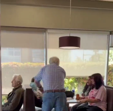 Video | Adolescente causa pelea en restaurante