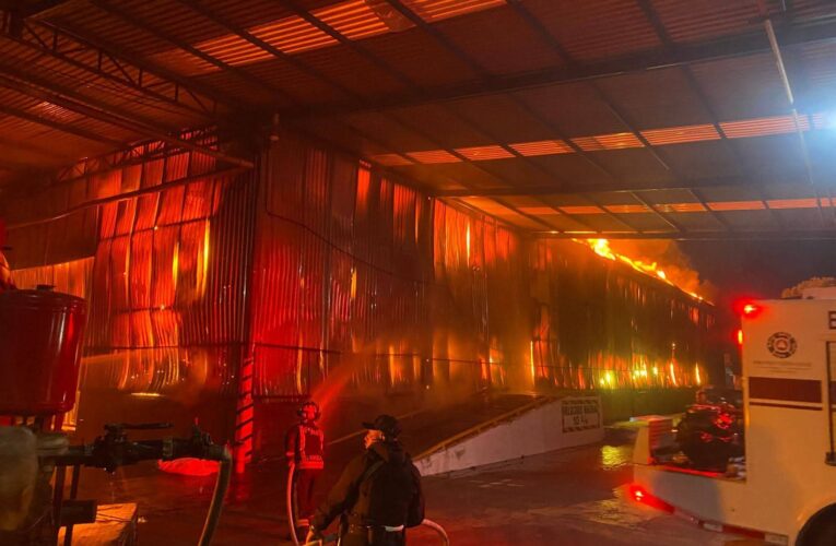 Fábrica Estalla en Llamas en Ixtapaluca