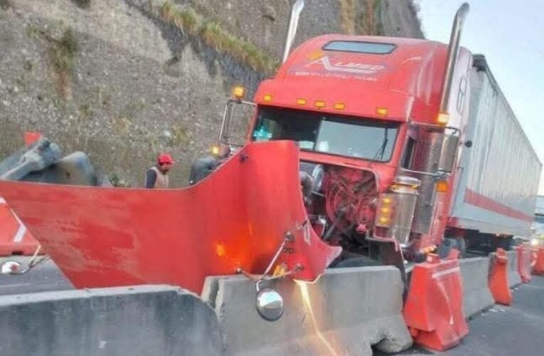Dos accidentes complican vialidades en Edomex