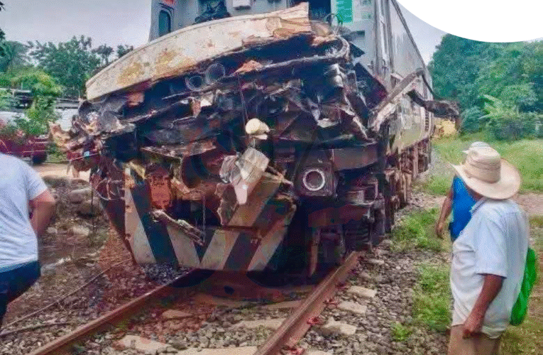 Tren Interoceánico chocó con tráiler en cruce ferroviario de Chiapas