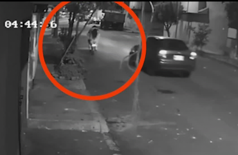 Alerta en Iztapalapa: video muestra cómo conductor atropella repetidamente a dos mujeres