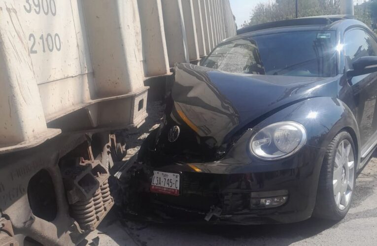 Video| Conductor muere tras intentar ganarle al tren en Ecatepec