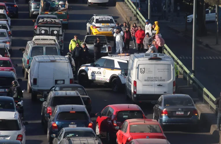 ¡Muerte en el asfalto! Despachadora de gas fallece tras brutal choque en Iztapalapa