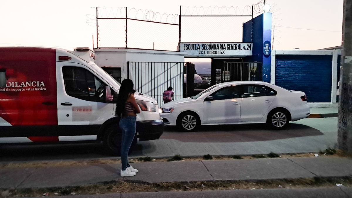 Alumno cae del segundo piso en Secundaria General 24