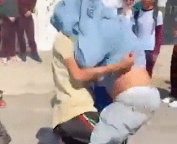 Video: ¡Tragedia escolar! Alumno se debate entre la vida y la muerte tras ser apuñalado por su compañero