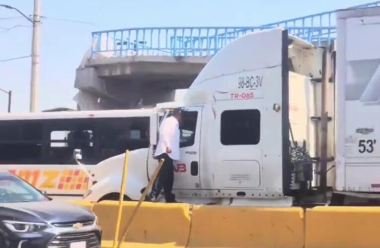 Conductores se enfrentan a golpes en autopista de Teoloyucan