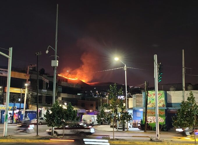 ¡Infierno en monte albán! Fuego amenaza tesoro ancestral y desata pánico en Oaxaca