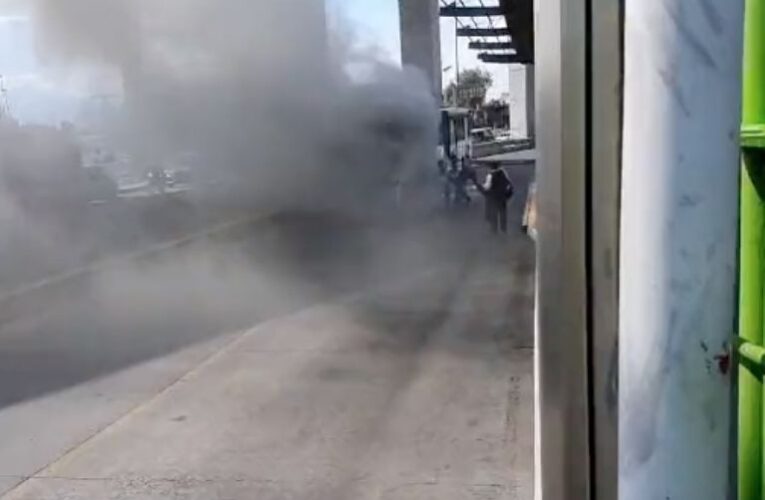 Fuego paraliza Mexibús en La Quebrada, Edo Mex.