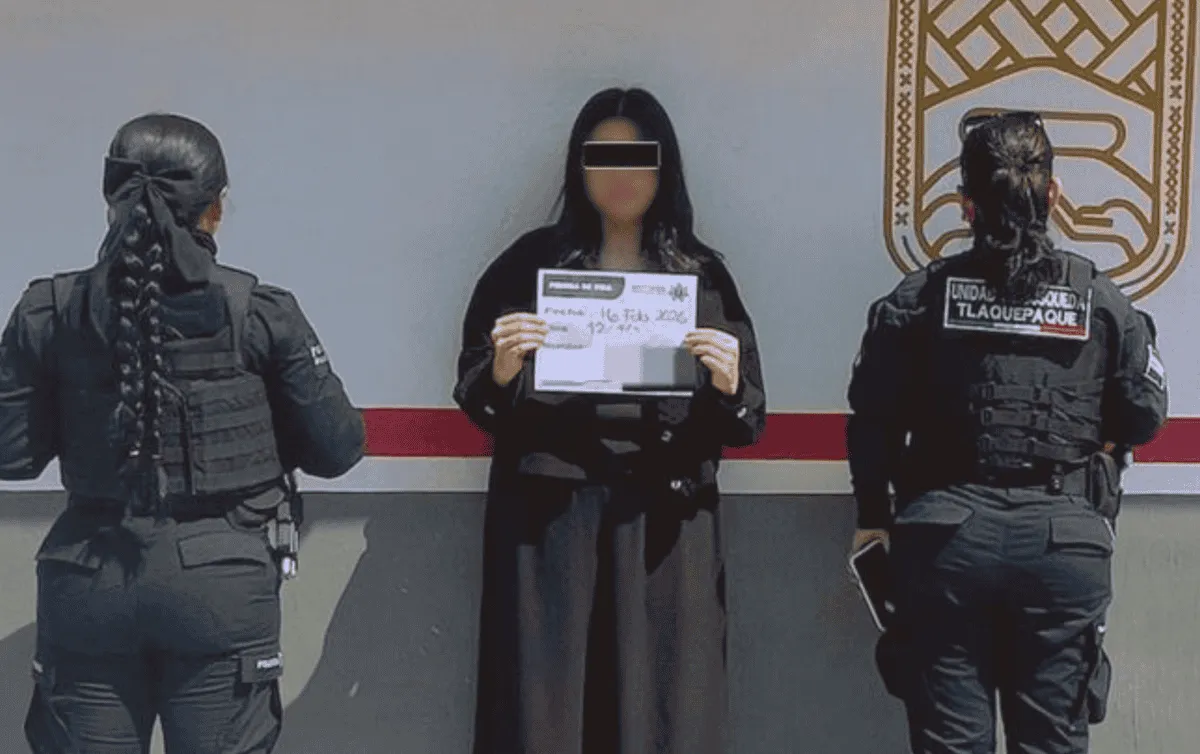 mujer es auxiliada por policías de Tlaquepaque