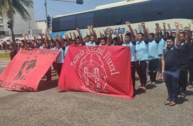 Ayotzinapa exige resultados por los 43 desaparecidos, tras 11 años de las desaparciones