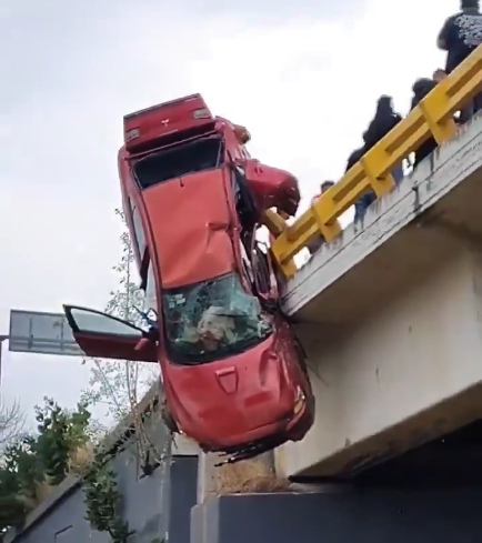 VIDEO| ¡COLGANDO DE LA MUERTE! TRAGEDIA EN EL PERIFÉRICO