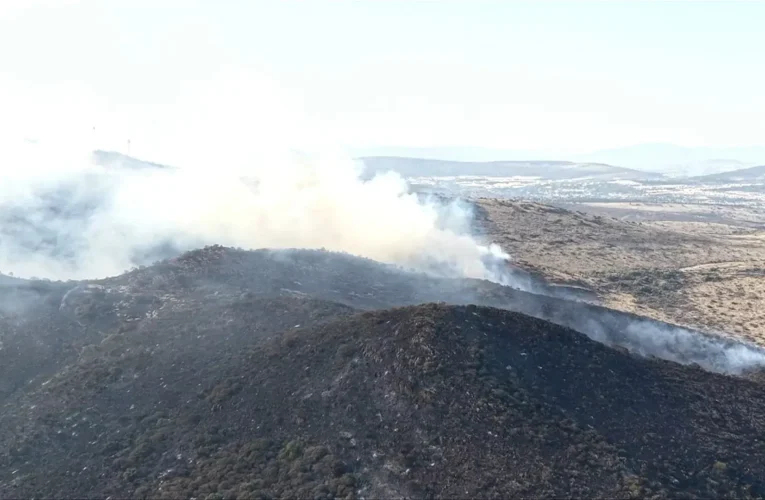 ¡TEPOTZOTLÁN BAJO LAS LLAMAS! VORAZ INCENDIO DEVORA EL CERRO DE LOS POTREROS Y AMENAZA AL EDOMEX