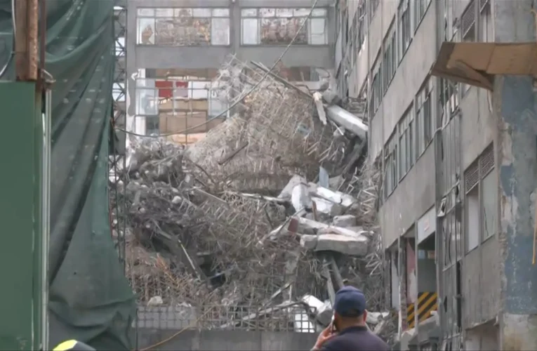Colapso de edificio en San Antonio Abad deja un muerto y varios atrapados