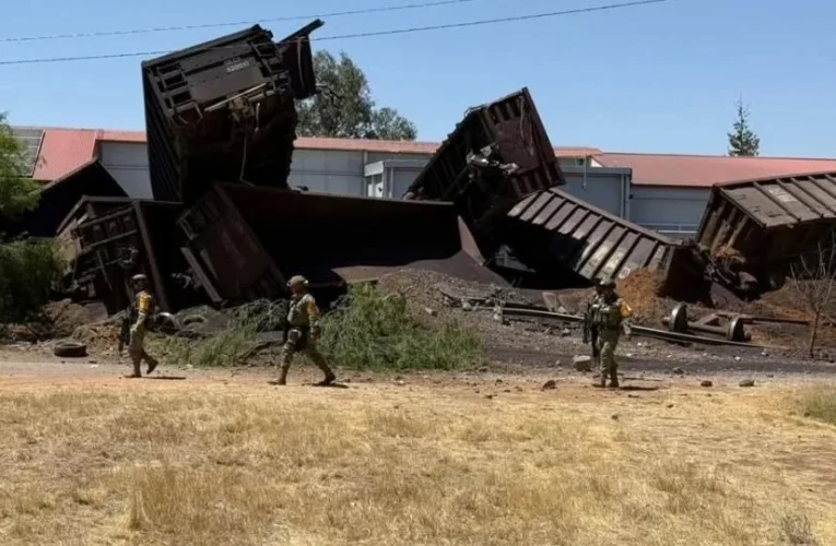 ¡Infierno sobre rieles! Tren de Ferromex se sale de las vías en Aguascalientes; joven hondureño muere aplastado
