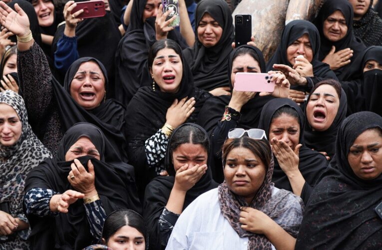 Funeral masivo por víctimas de ataque a escuela en Irán