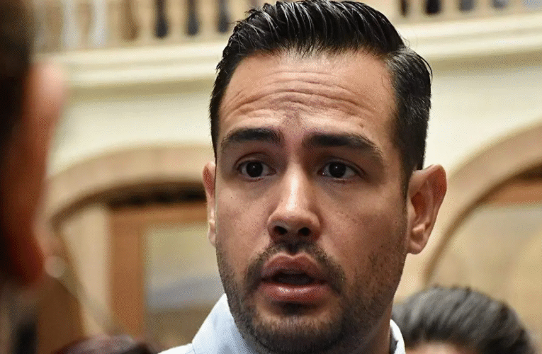 Renuncia Allan León como secretario de Vinculación y Atención de NL por contratos irregulares