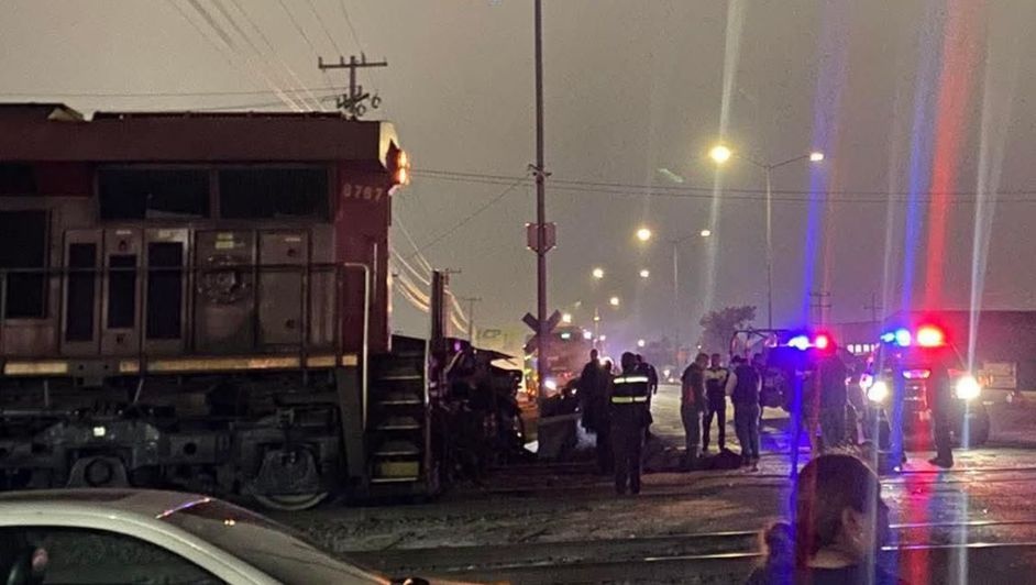 Camión embestido tren Saltillo