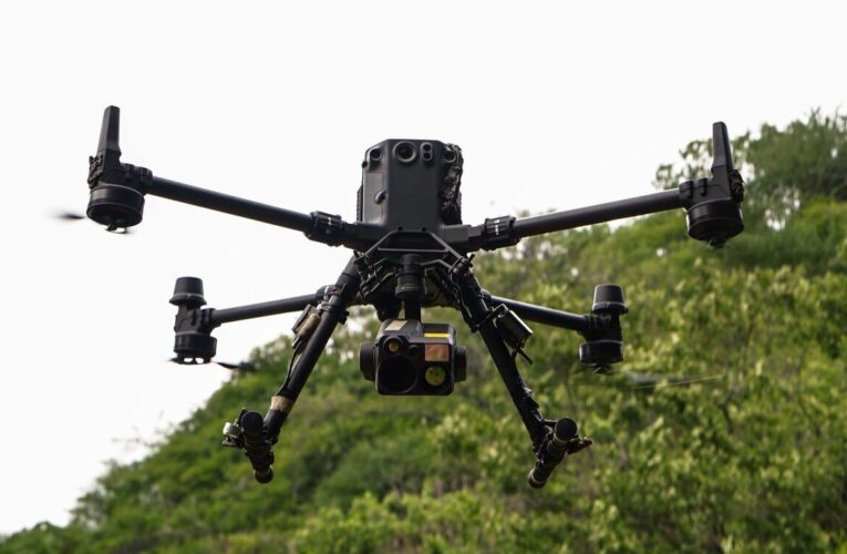 ¡AGRESION AEREA! DRONES BOMBARDEAN A POLICÍAS