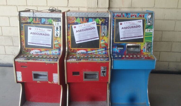 ¡TIENDITAS DEL PECADO! EXPLOTAN “MAQUINITAS” EN CADA ESQUINA