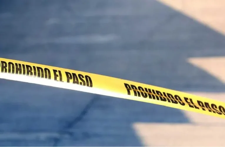 ¡BRUTAL IMPACTO! MOTOCICLISTA VUELA HACIA LA MUERTE