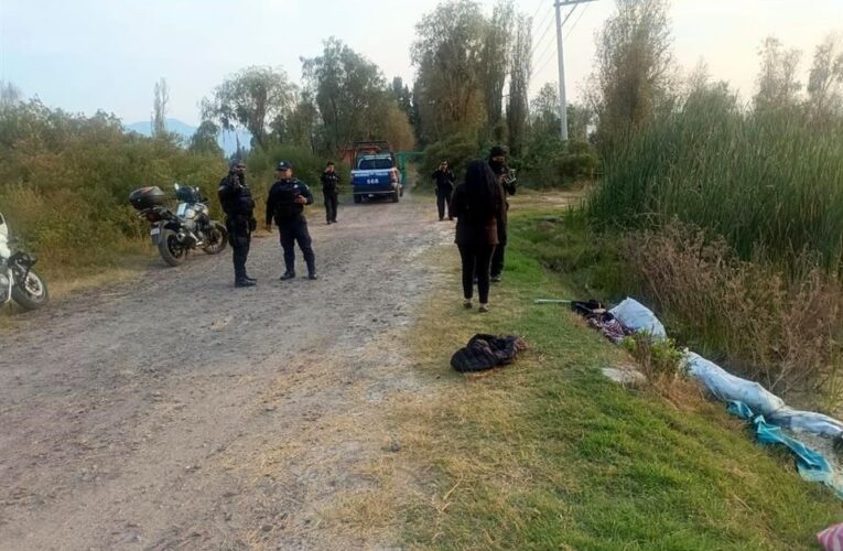 ¡Macabro hallazgo! Mujer semidesnuda entre la maleza
