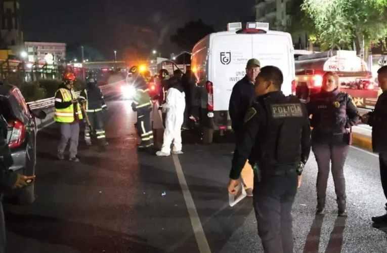 CHOFER QUEDA PRENSADO EN CALZADA DE TLALPAN! MUERTE INSTANTANEA