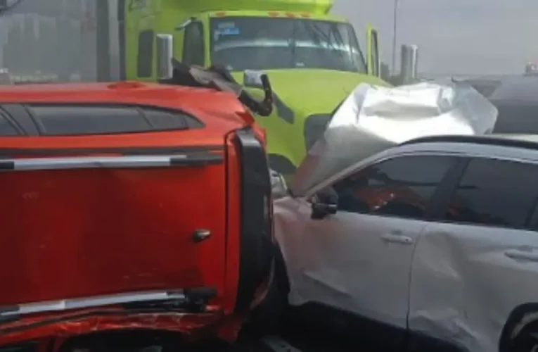 Un muerto y varios heridos tras choque múltiple provocado por tráiler en el Circuito Exterior Mexiquense