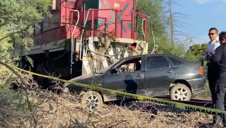 Terror en las vías: Trágico choque ferroviario deja una víctima mortal y chatarra
