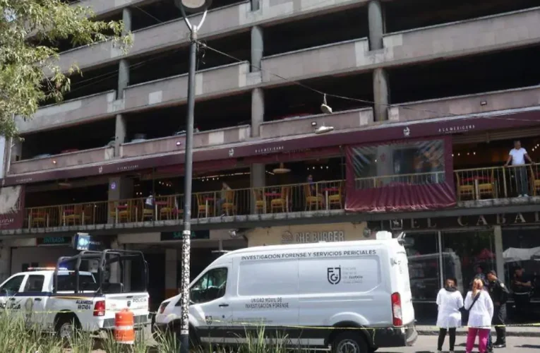 Muere mujer tras caer en estacionamiento del Centro Histórico