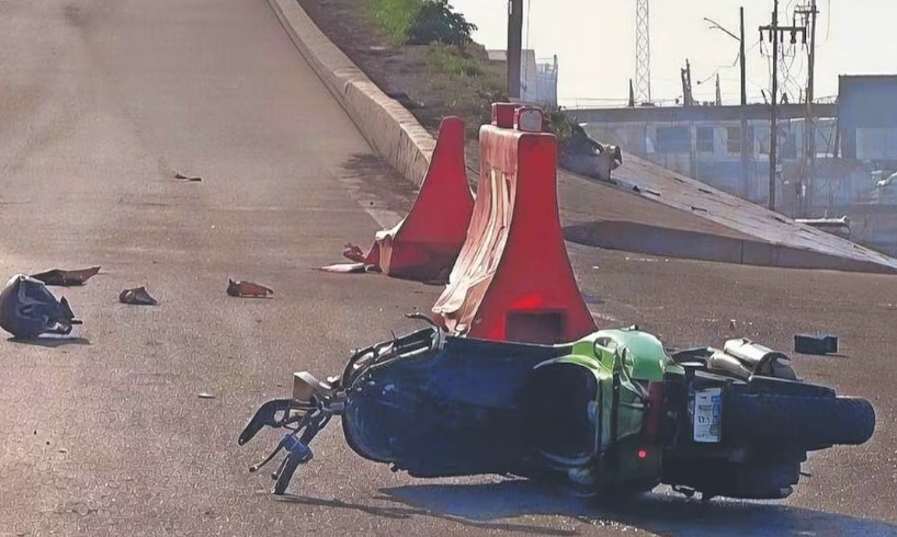 Motociclista muere tras derrapar y ser arrollado por un tráiler en Ecatepec; el accidente ocurrió en la carretera Lechería-Texcoco.