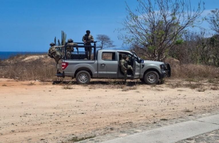 ¡Terror en Michoacán! Ola de violencia deja 3 muertos en Aquila y narcobloqueos con drones en Cotija y Ostula