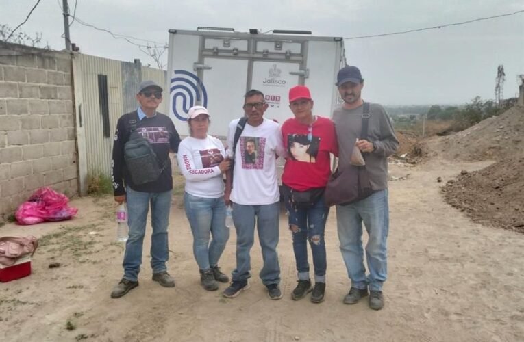 Suman 60 bolsas con restos humanos localizados en la fosa de El Salto