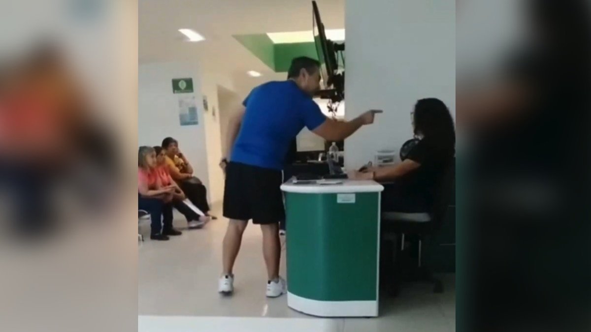 Hombre amenaza enfermera IMSS
