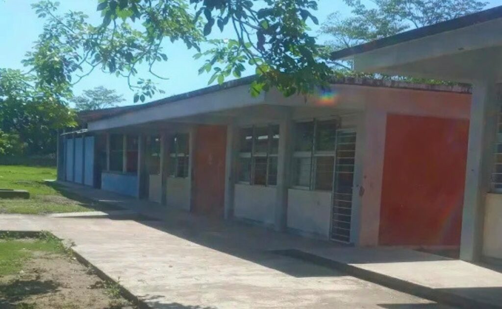alumno apuñala a su profesor