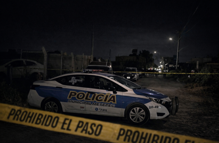 Investigan el asesinato de un profesor de 62 años dentro de su casa en Metepec