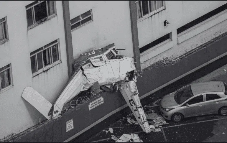 avioneta se estrella en edificio