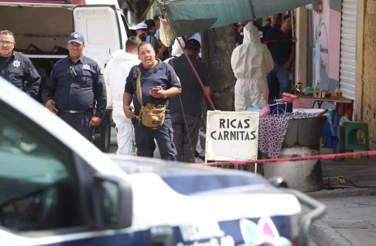 Asesinan a balazos a un hombre junto a un puesto de carnitas en Ecatepec
