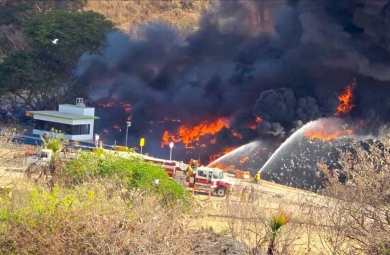 ¡Emergencia ambiental en Puerto Vallarta! Suspenden clases presenciales por feroz incendio en vertedero