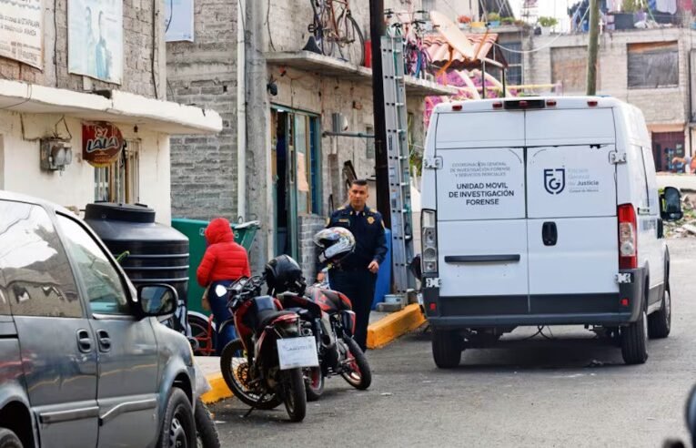 ¡Terror en Iztapalapa! Acorralan y apuñalan a joven de 19 años; muere desangrado en plena calle