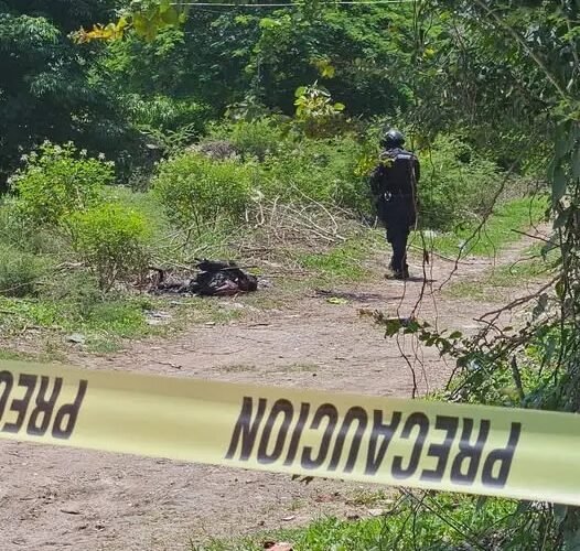 ¡Terror en Juchitepec! Hallan cadáver junto a carretera