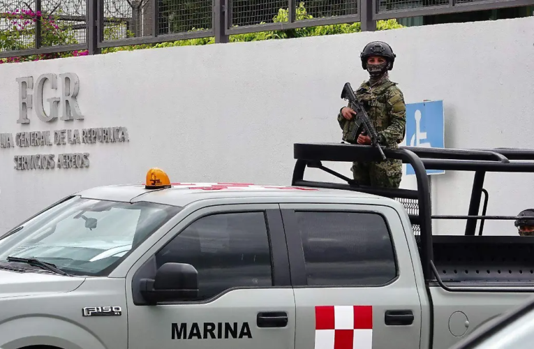 Fuerte operativo fronterizo: trasladan a 26 reos a prisiones de Estados Unidos sin pena de muerte
