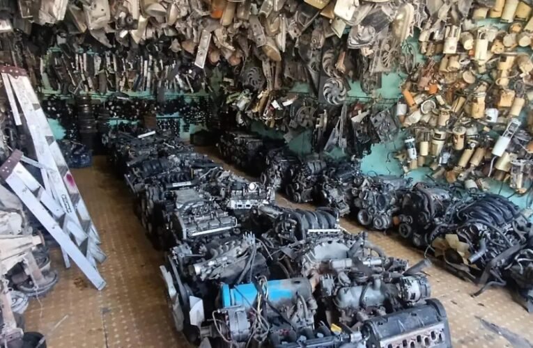 Aseguran deshuesadero clandestino con 10 toneladas de autopartes en Edoméx