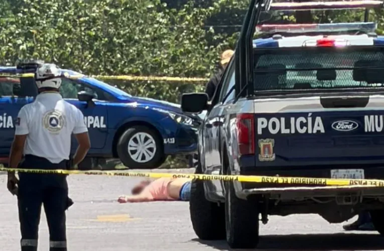 ¡Violencia en el norte de la capital! Asesinan a balazos a empresario gasolinero en centro comercial de Colima
