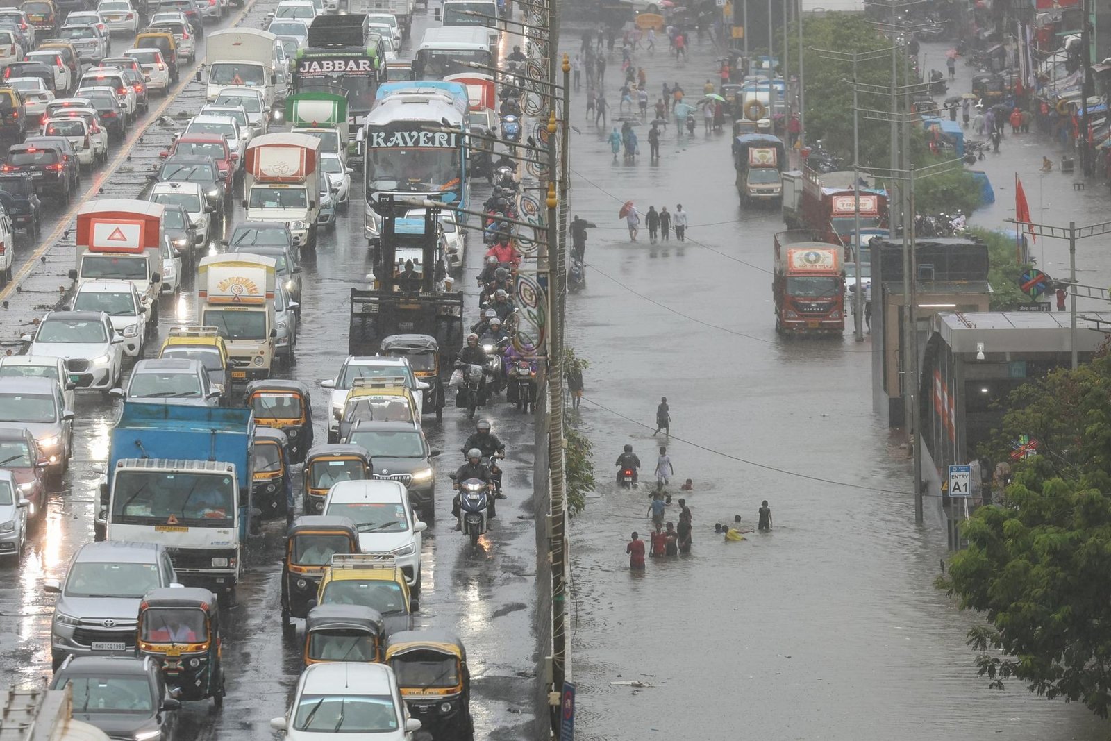 Bombay alerta máxima monzón