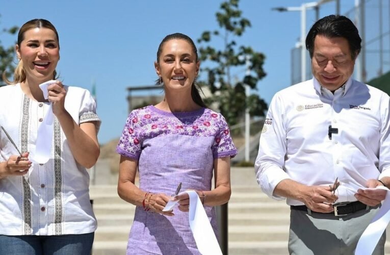 Jubilados de la CFE interceptan a Sheinbaum en Tijuana, ¿qué demandan?