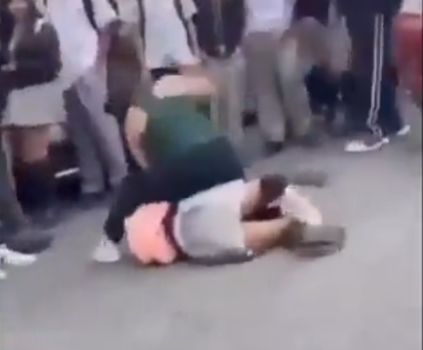¡Brutal agresión! Buscan a mujeres que golpearon y atropellaron a una estudiante de secundaria en Lagos de Moreno