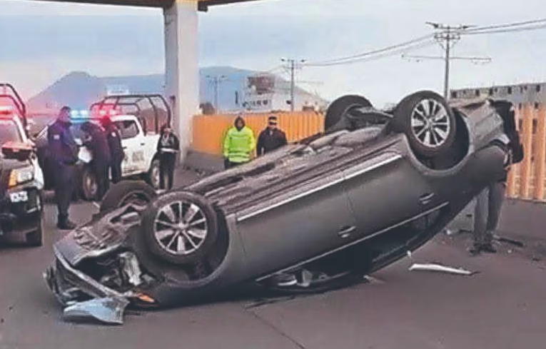 ¡Tragedia en la México-Puebla! Joven vuelca a exceso de velocidad y su abuelita muere en el lugar