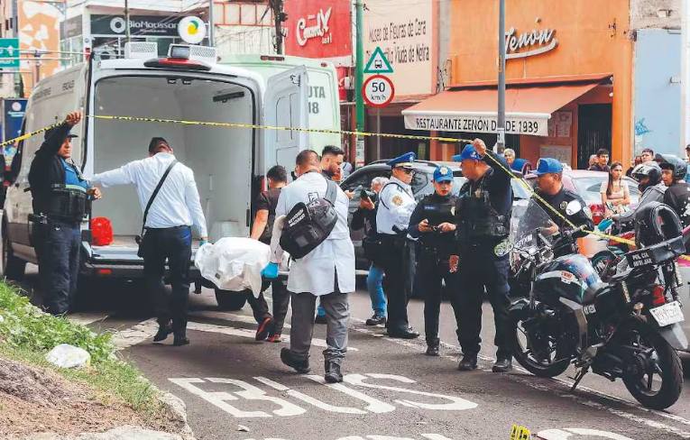 ¡Tragedia en la GAM! Chofer intenta ganarle el paso al Metrobús y mata a adulta mayor en Tepeyac
