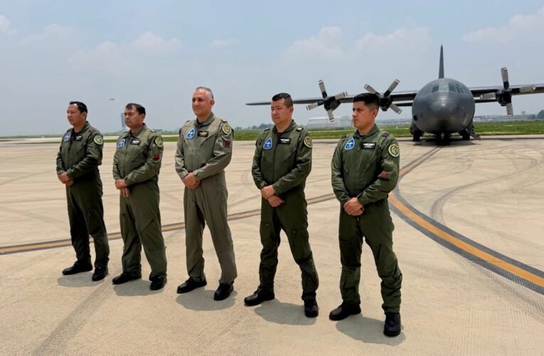 Pilotos de la Fuerza Aérea reciben adiestramiento para aplicar el Plan DN-III
